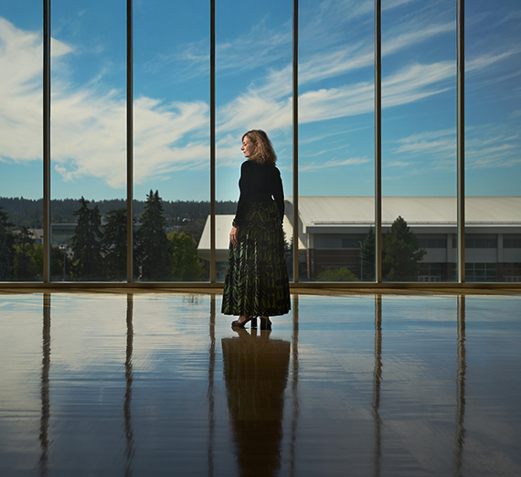 Passerini saludando a los asistentes en su investidura.